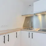 Beaux Arts Equipped דירה