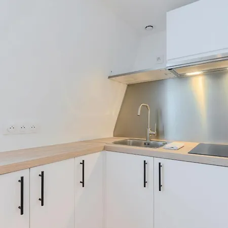 Beaux Arts Equipped Daire